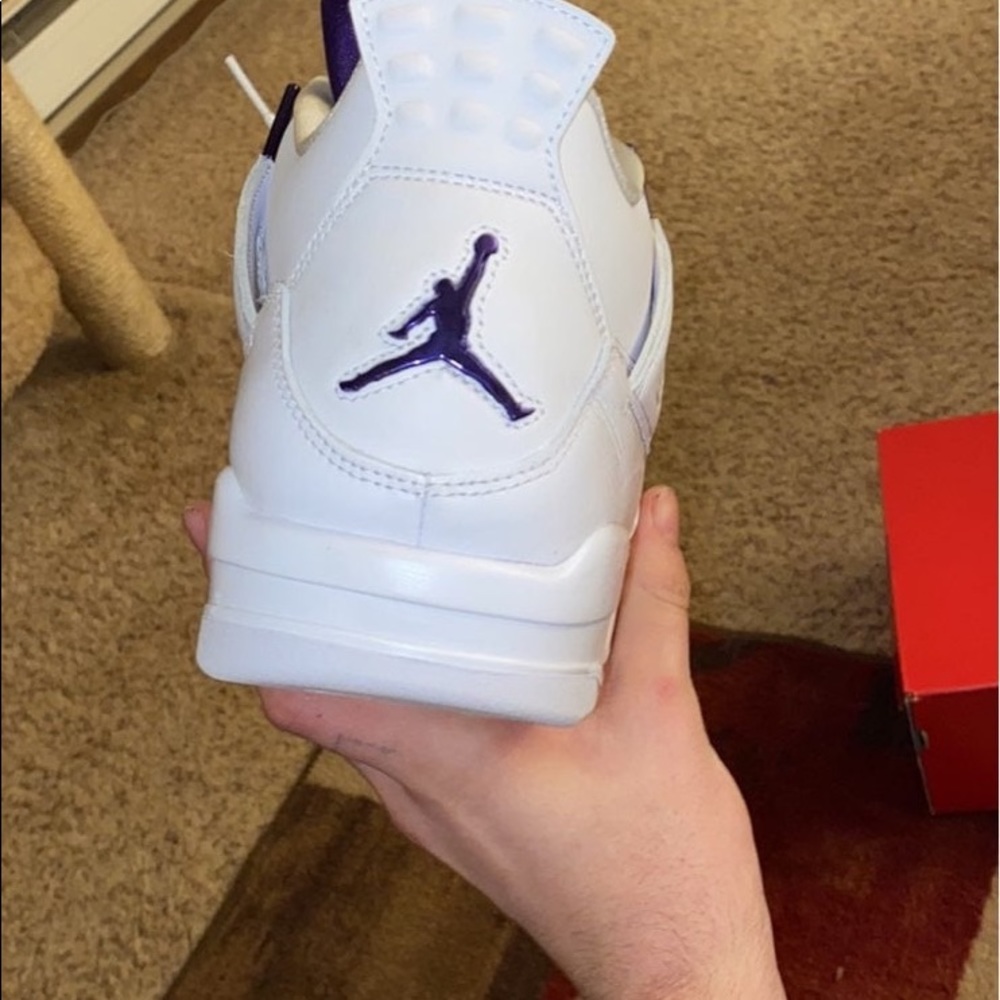 Jordan 4s - Picture 2 of 3
